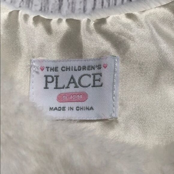 š*6/$30* ChildrenāsĀ Place Faux Fur Vestā9-12 m - Picture 2 of 3